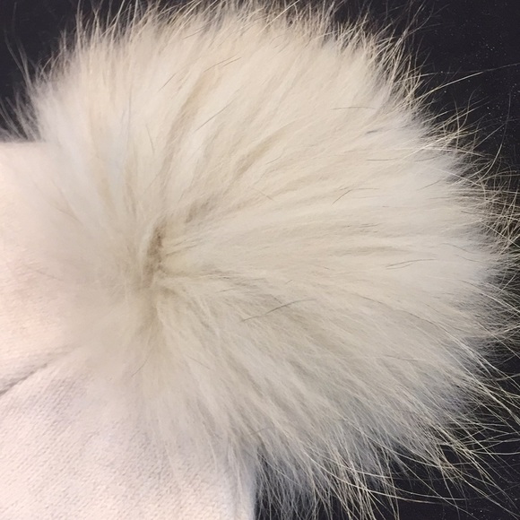 Pompom hats - Picture 4 of 8